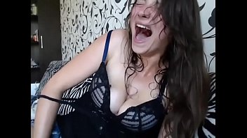 I Controlled her pussy thanks to a vibrator on CumandCam.com ...